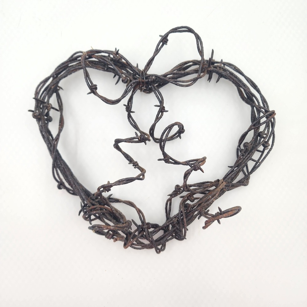 Barbed Wire Heart Wreath Rustic Metal Wall Art Western Farmhouse Decor Hanging